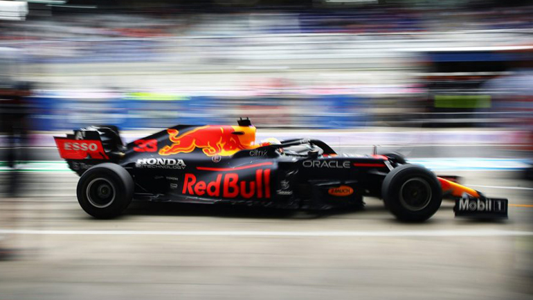 O Max Verstappen δεν άφησε τον Hamilton να χαμογελάσει-Ξεκινάει πρώτος στο αυριανό Grand Prix